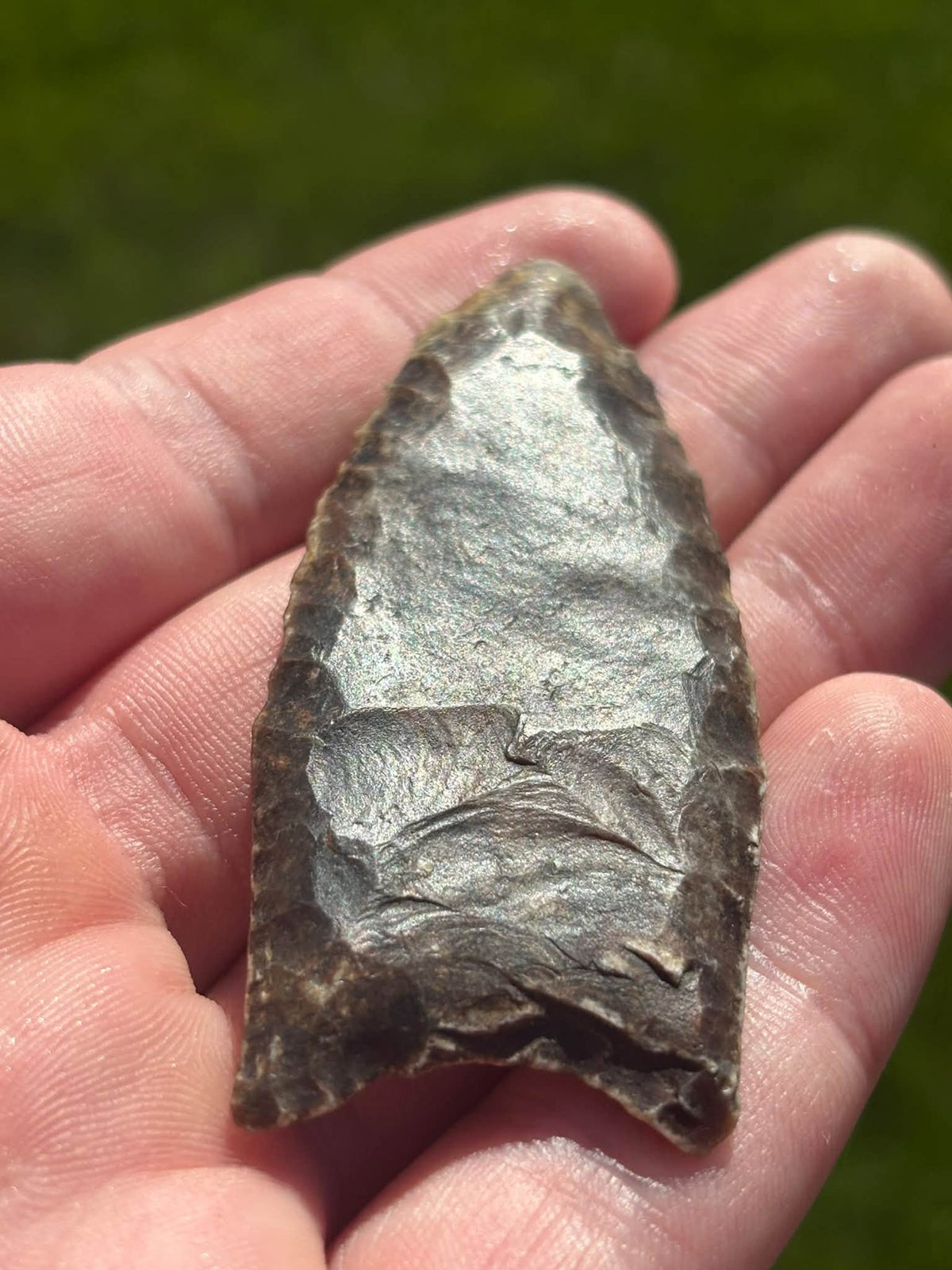 Close view of the River Candy Clovis reverse face, with its concave base at the bottom.